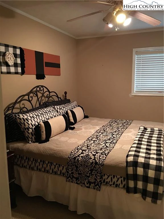 Image number 9 for the current listing