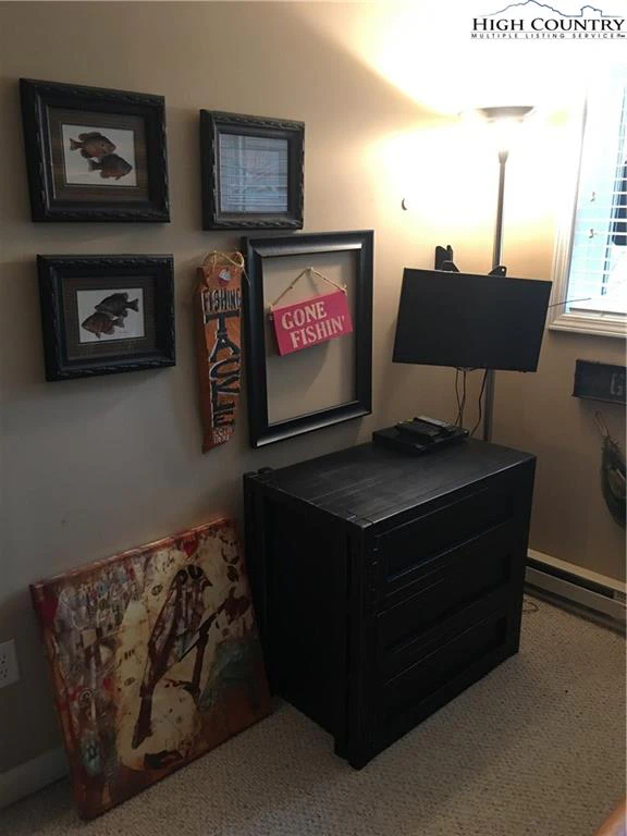 Image number 6 for the current listing