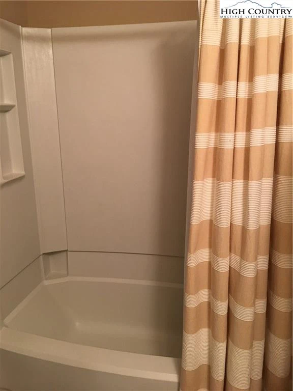 Image number 4 for the current listing