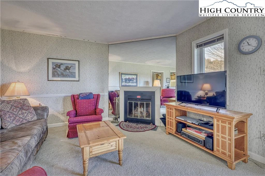 Image number 21 for the current listing