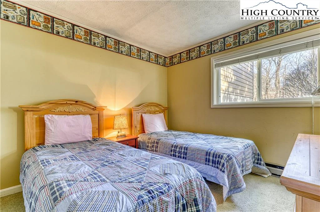 Image number 11 for the current listing