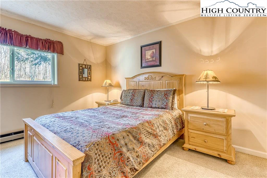 Image number 3 for the current listing