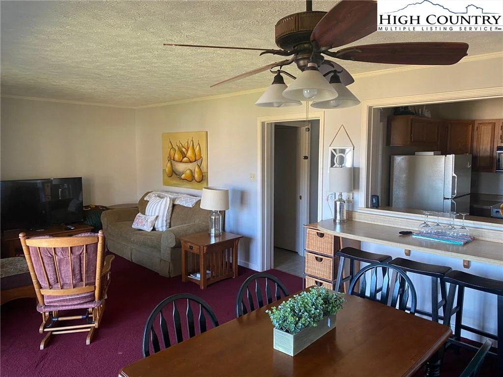 Image number 4 for the current listing