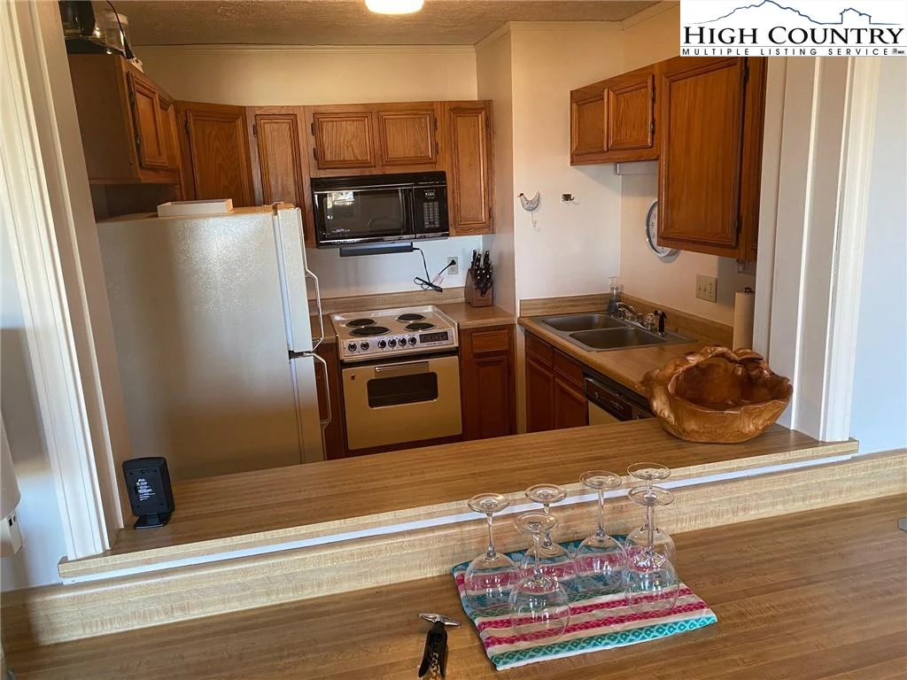 Image number 7 for the current listing