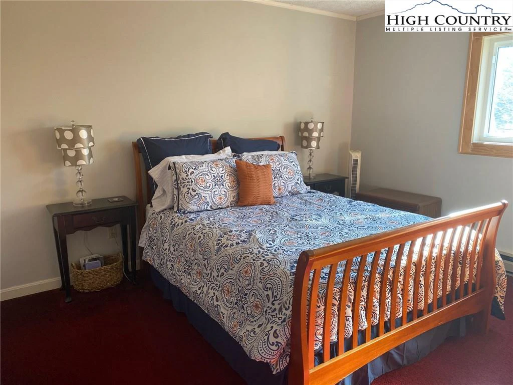Image number 9 for the current listing