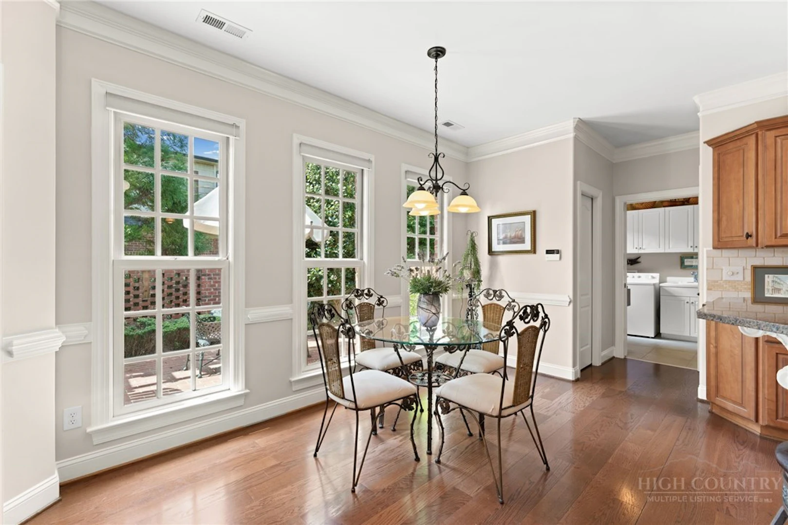 Image number 11 for the current listing