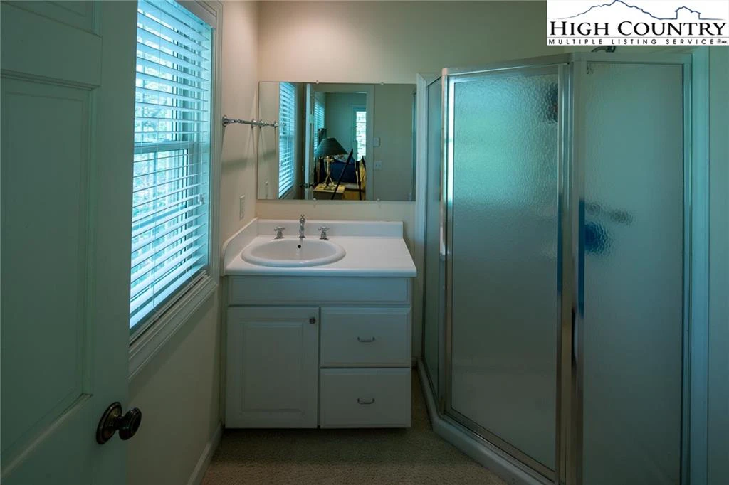 Image number 3 for the current listing