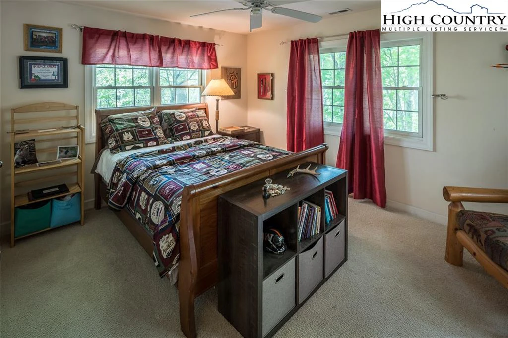 Image number 4 for the current listing
