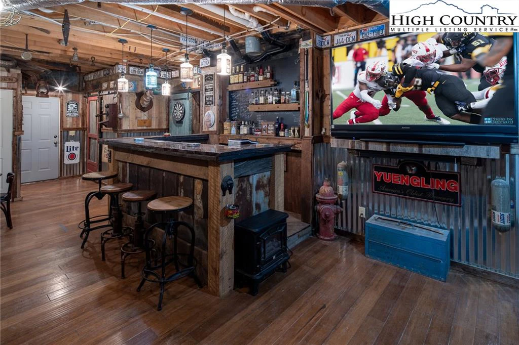 Image number 9 for the current listing