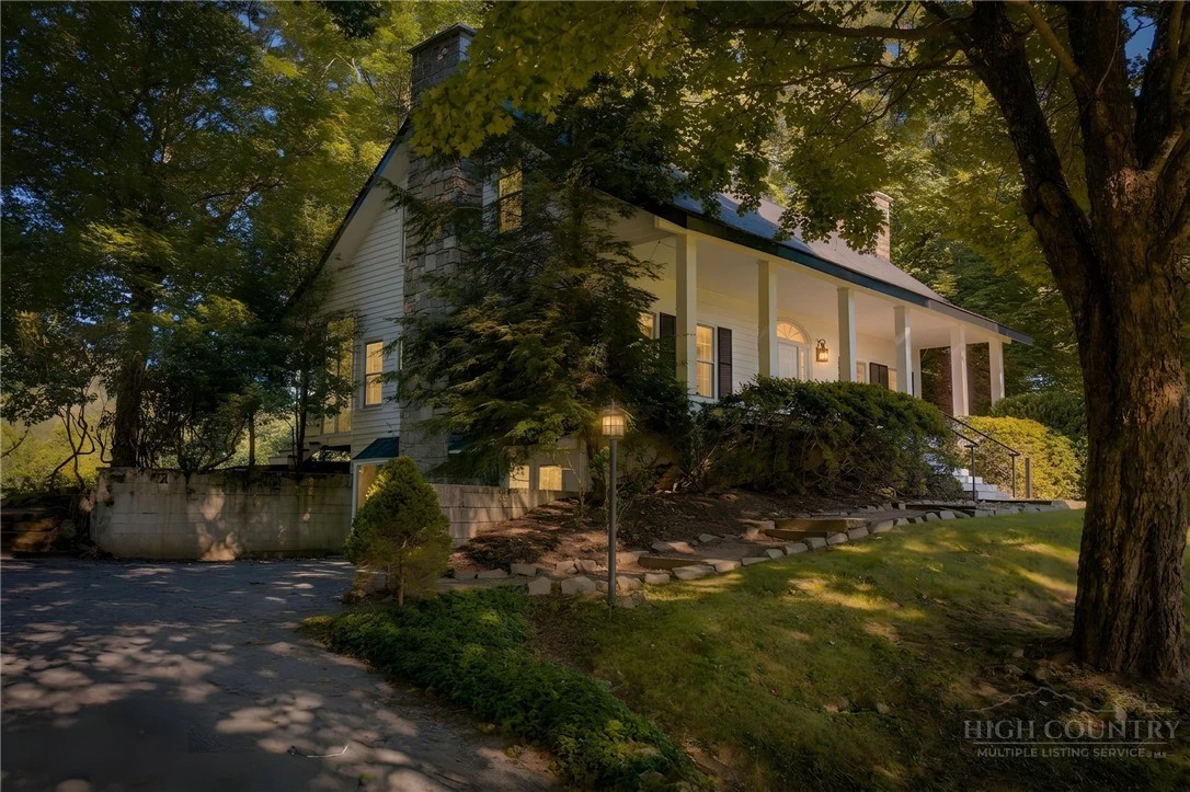 Image number 1 for the current listing