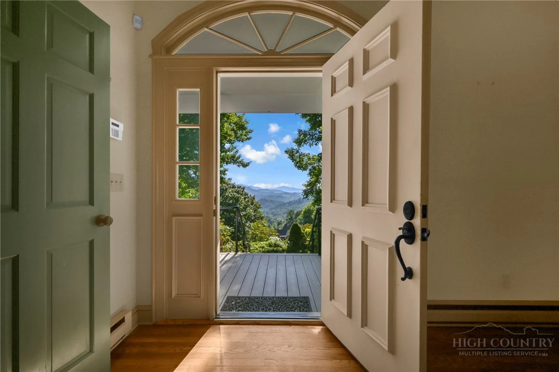 Image number 2 for the current listing