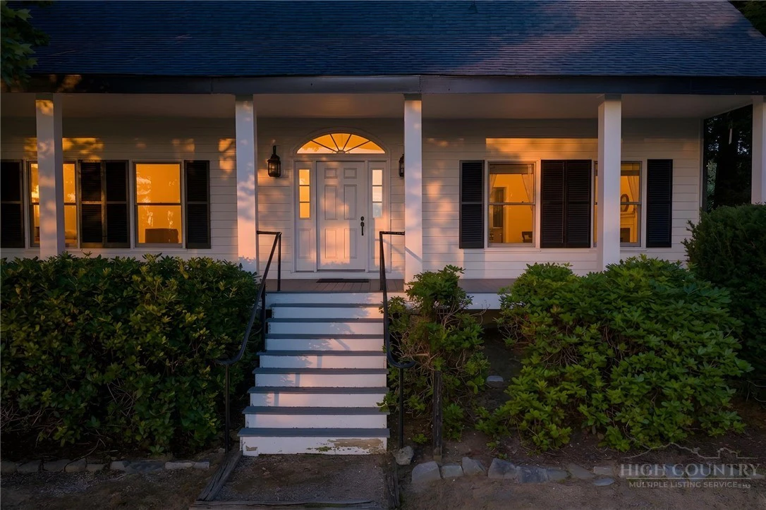 Image number 3 for the current listing