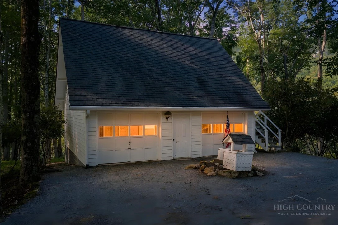 Image number 4 for the current listing