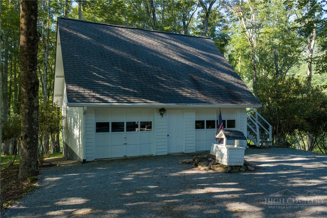 Image number 10 for the current listing