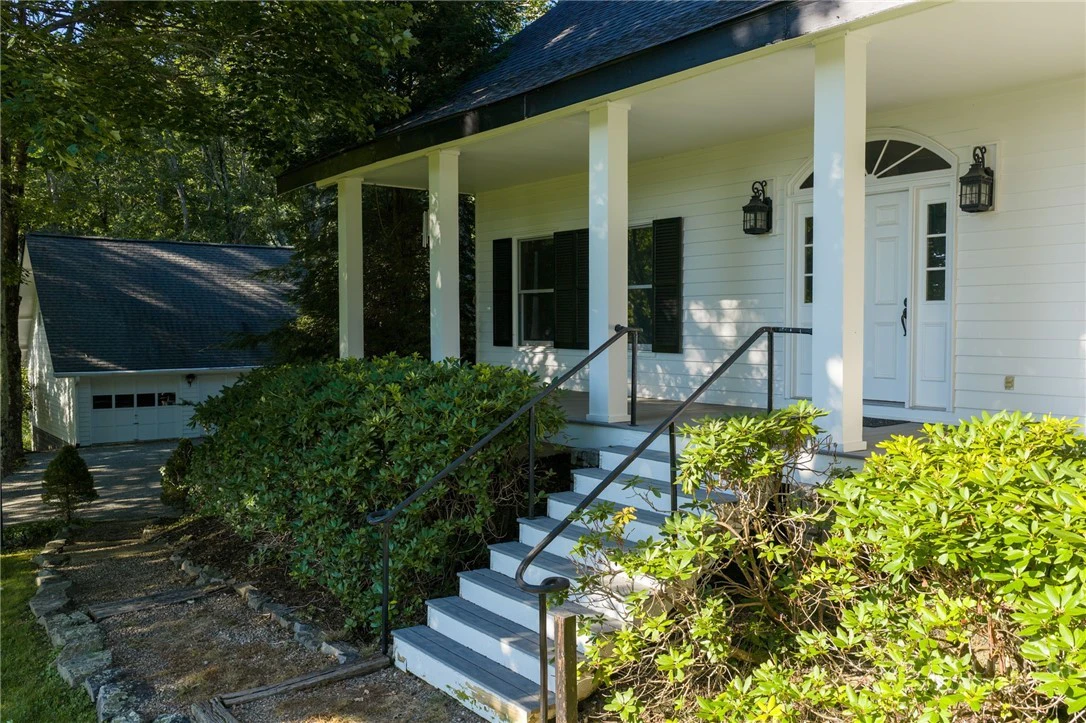 Image number 16 for the current listing