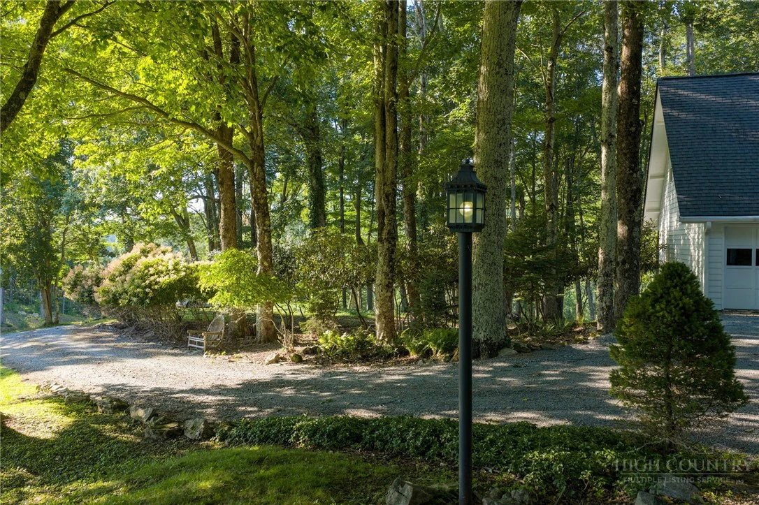 Image number 21 for the current listing