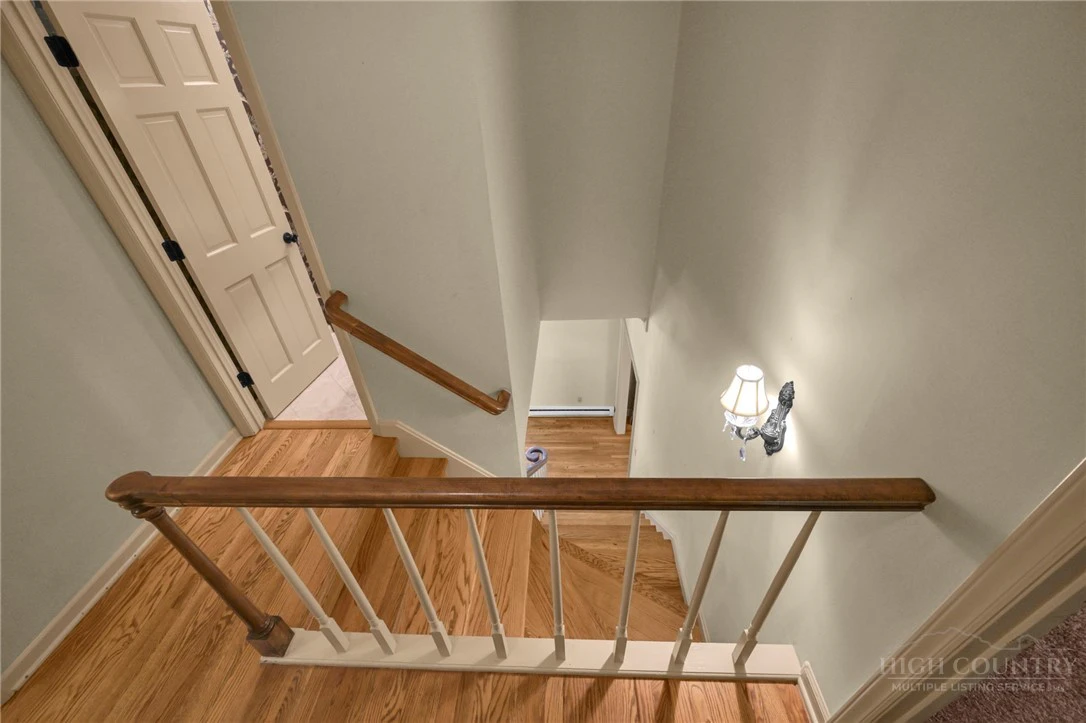 Image number 39 for the current listing