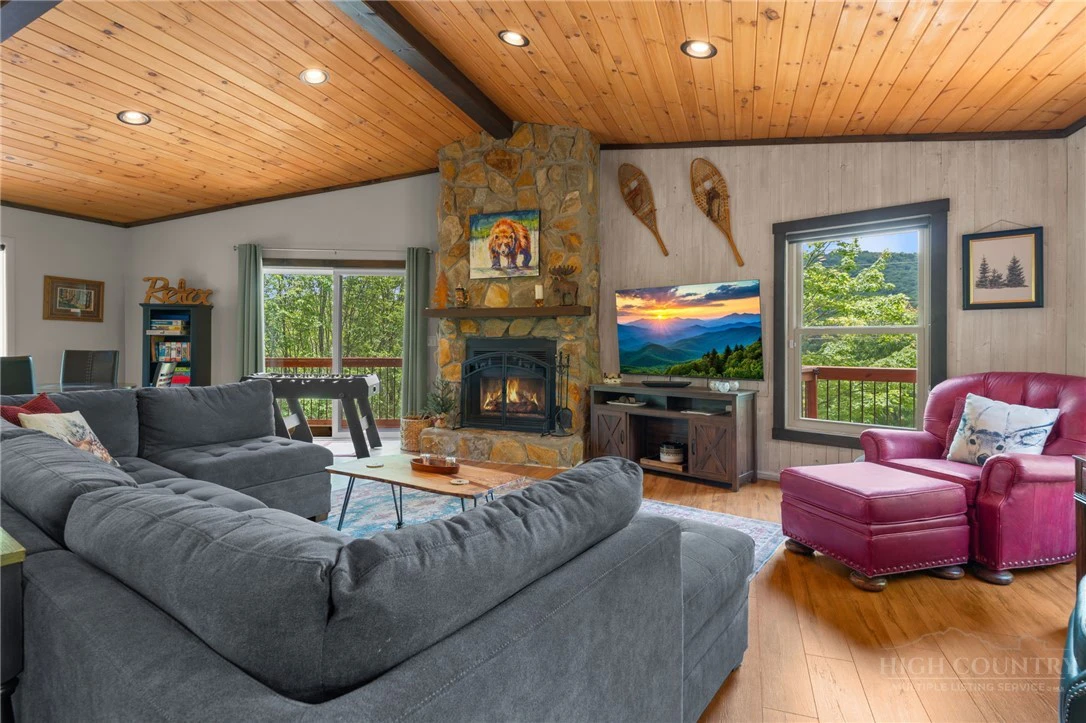 Image number 18 for the current listing