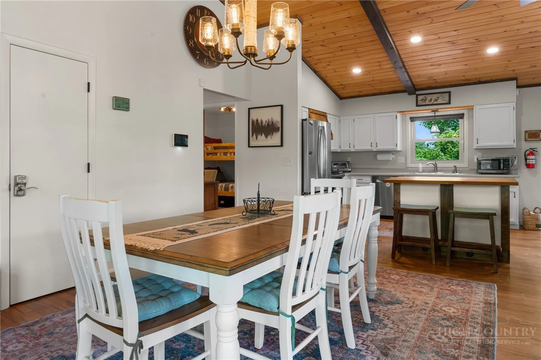 Image number 19 for the current listing