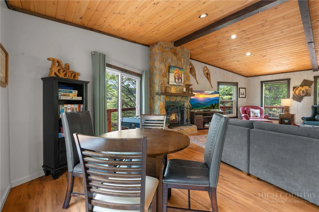 Image number 2 for the current listing