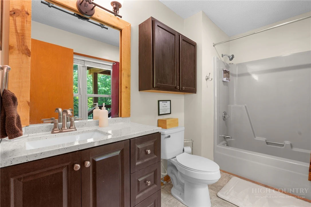 Image number 12 for the current listing