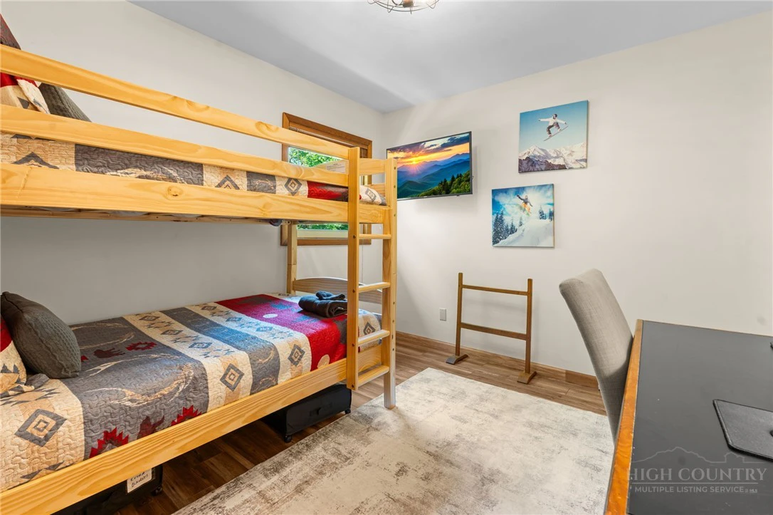 Image number 7 for the current listing