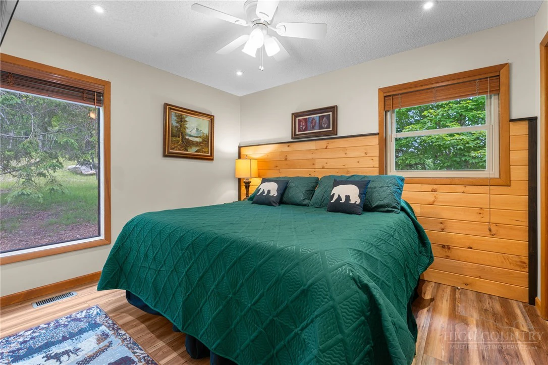Image number 9 for the current listing
