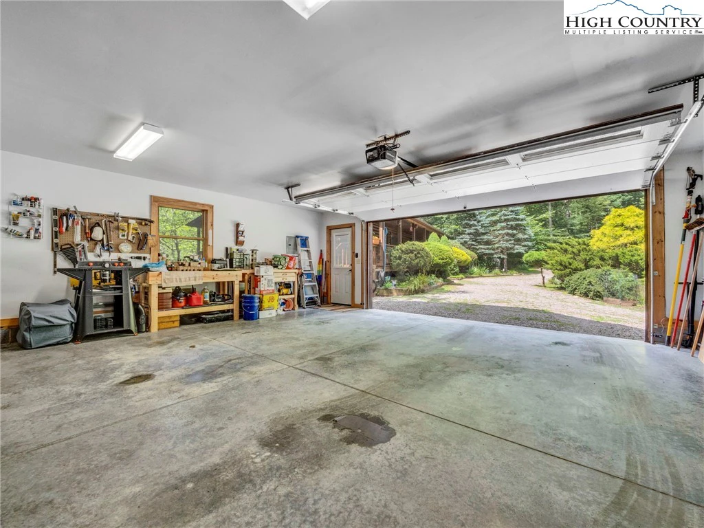 Image number 17 for the current listing