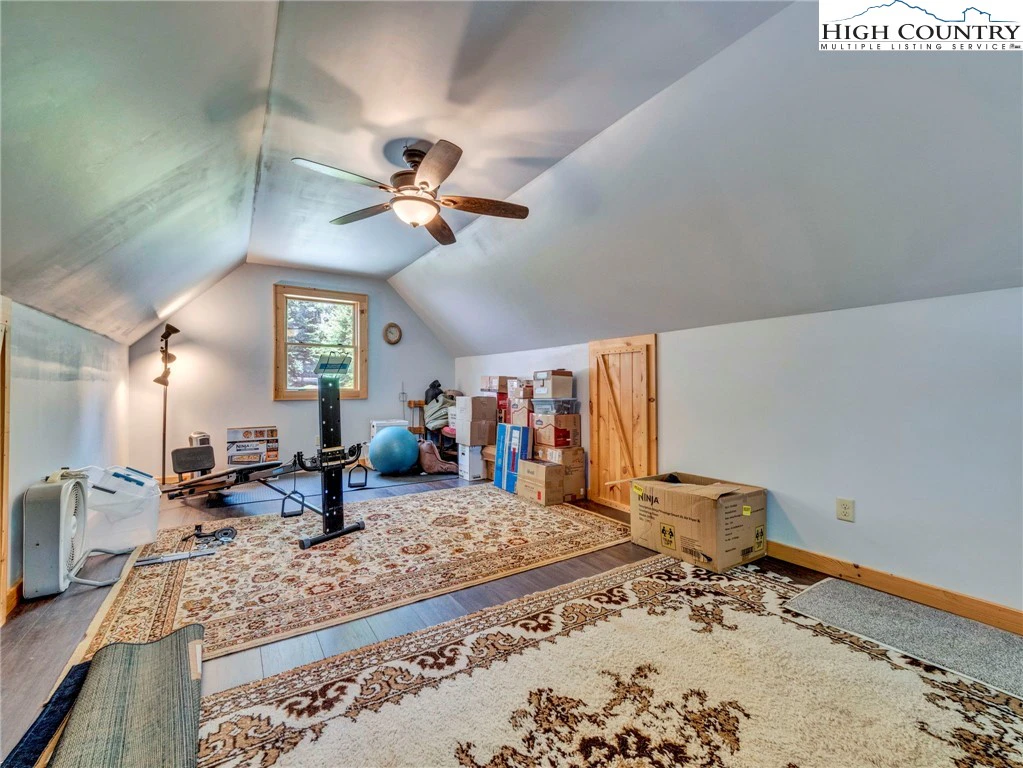 Image number 19 for the current listing