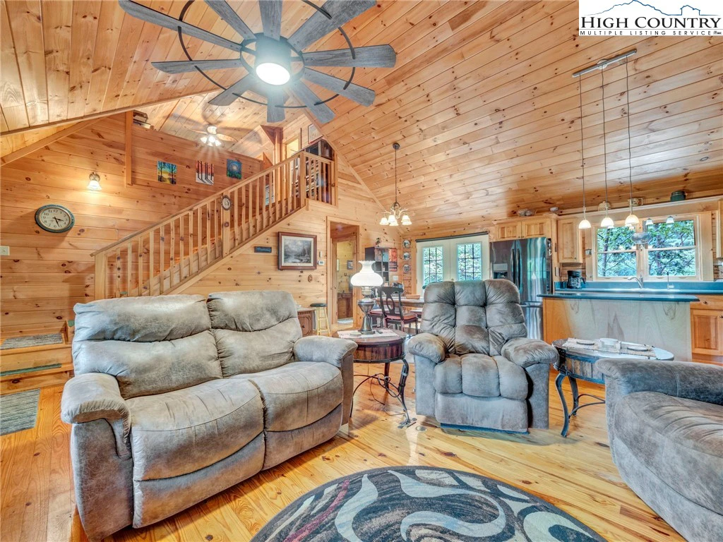 Image number 3 for the current listing