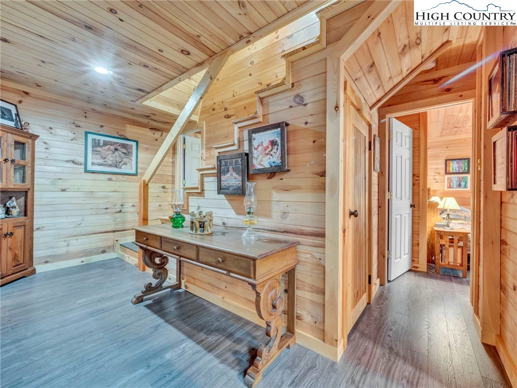 Image number 4 for the current listing