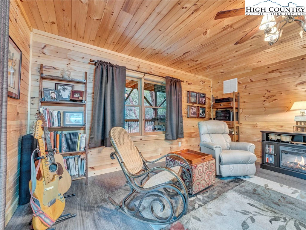 Image number 7 for the current listing