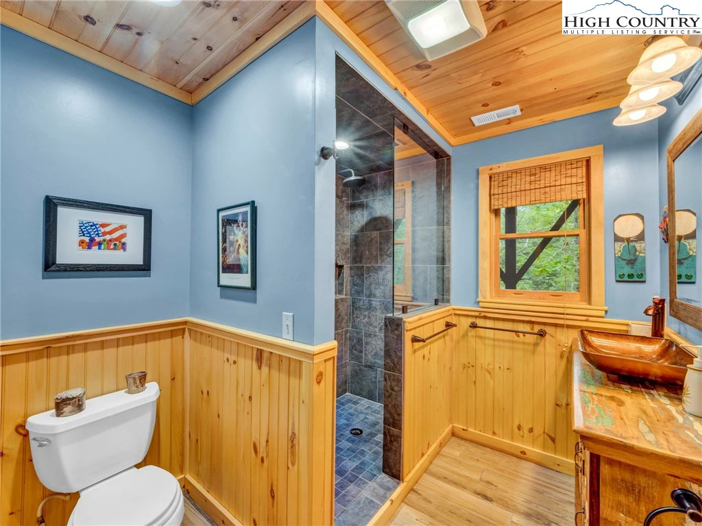 Image number 8 for the current listing