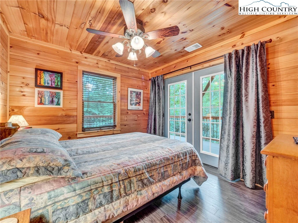Image number 9 for the current listing