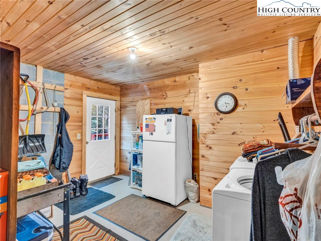 Image number 13 for the current listing