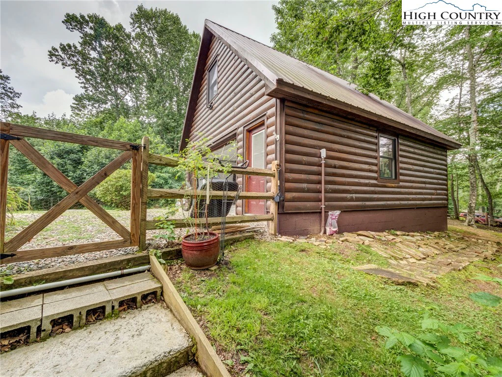 Image number 15 for the current listing