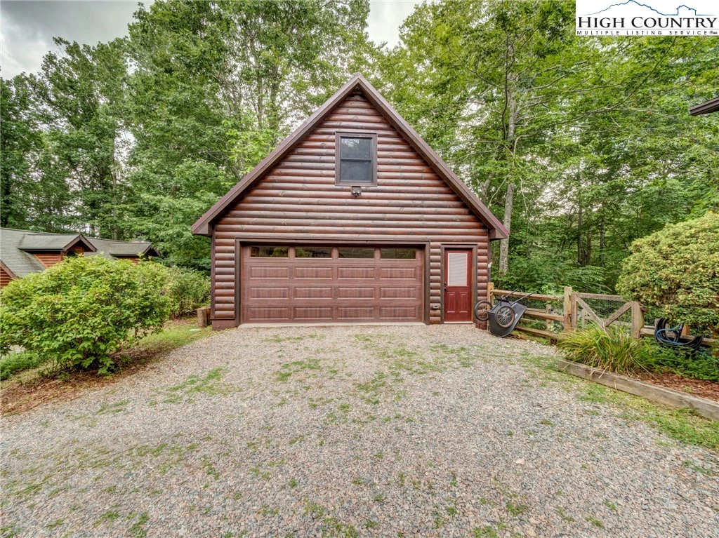 Image number 16 for the current listing