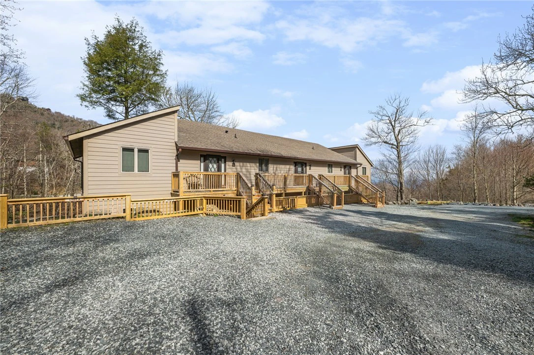 Image number 1 for the current listing