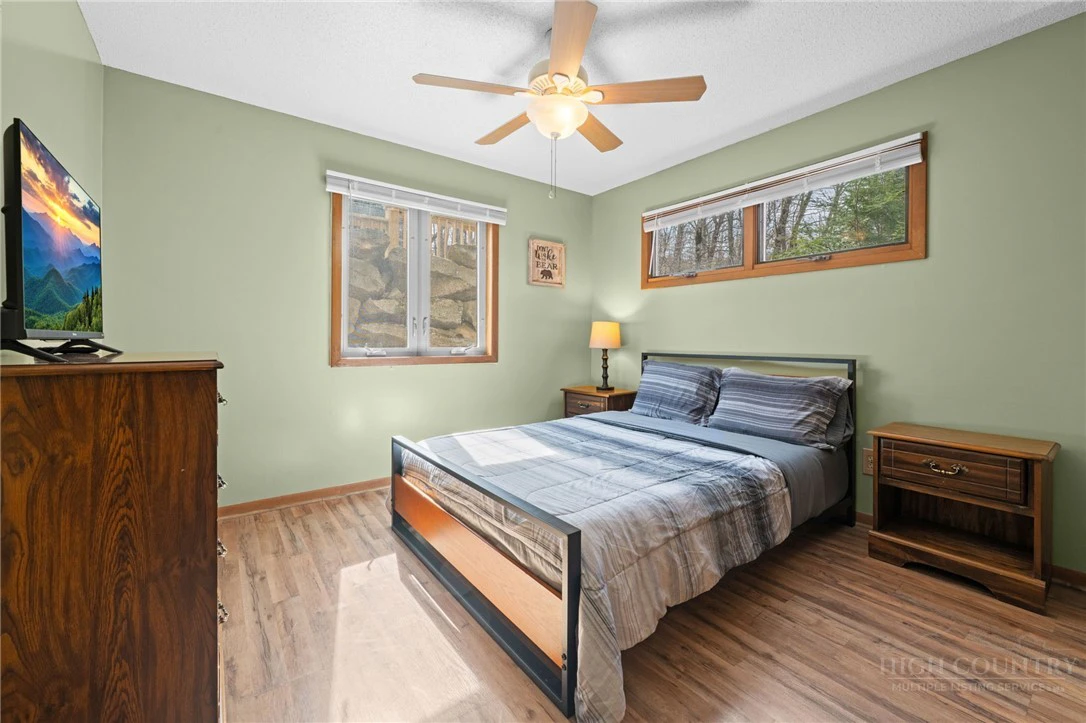 Image number 3 for the current listing