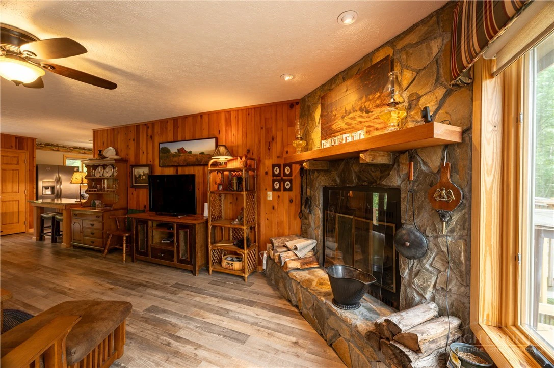 Image number 21 for the current listing