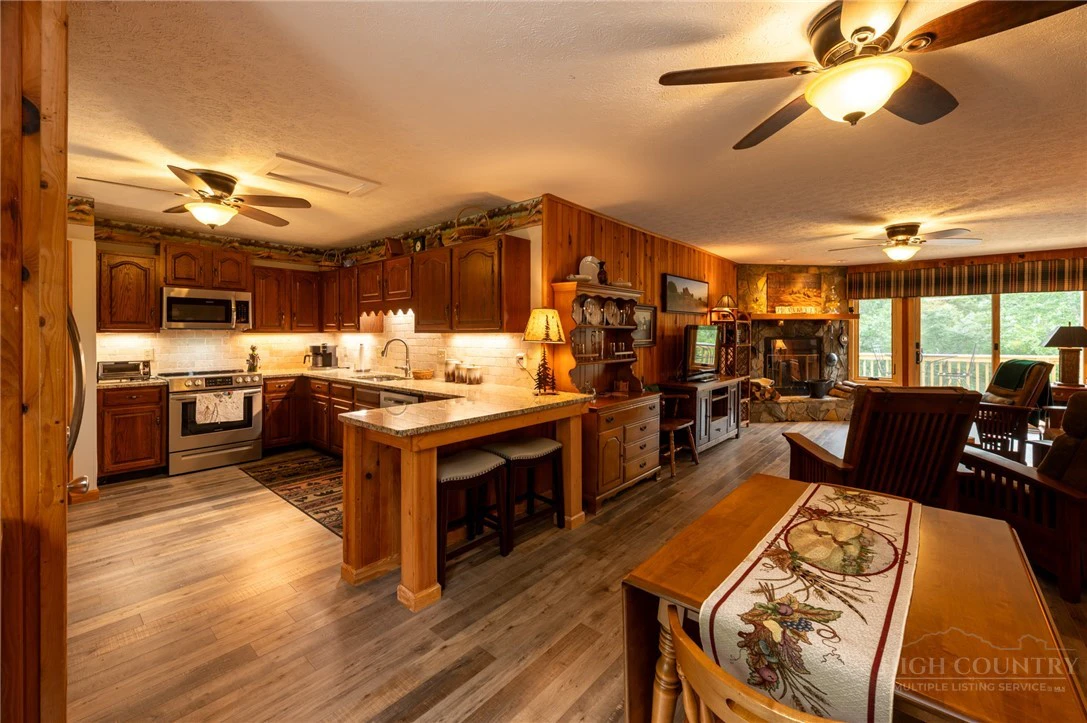 Image number 8 for the current listing
