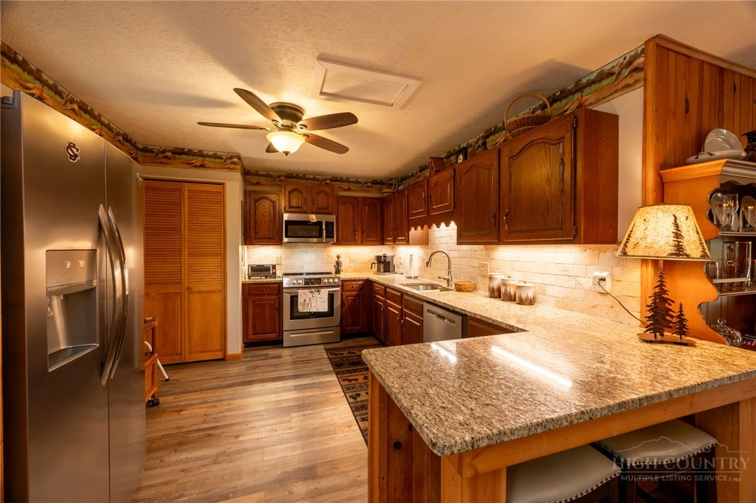 Image number 9 for the current listing