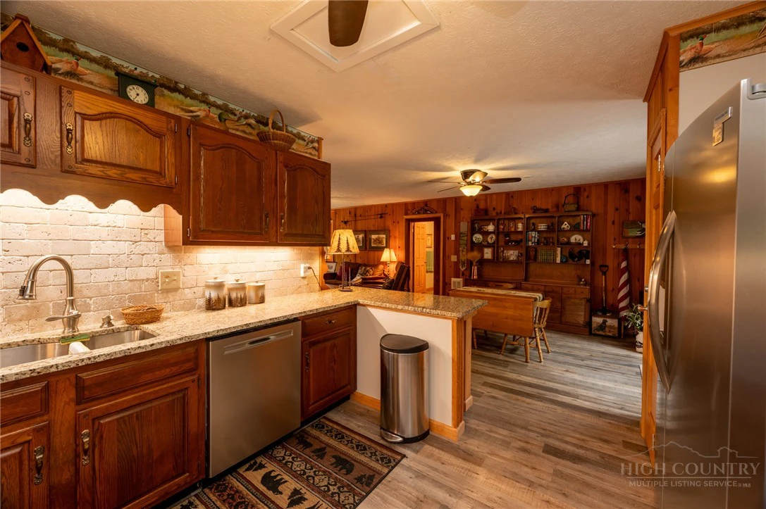 Image number 12 for the current listing