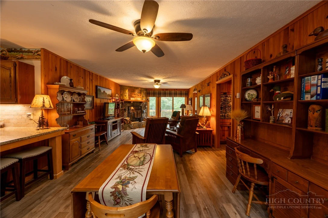 Image number 14 for the current listing