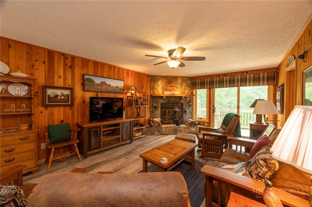 Image number 16 for the current listing