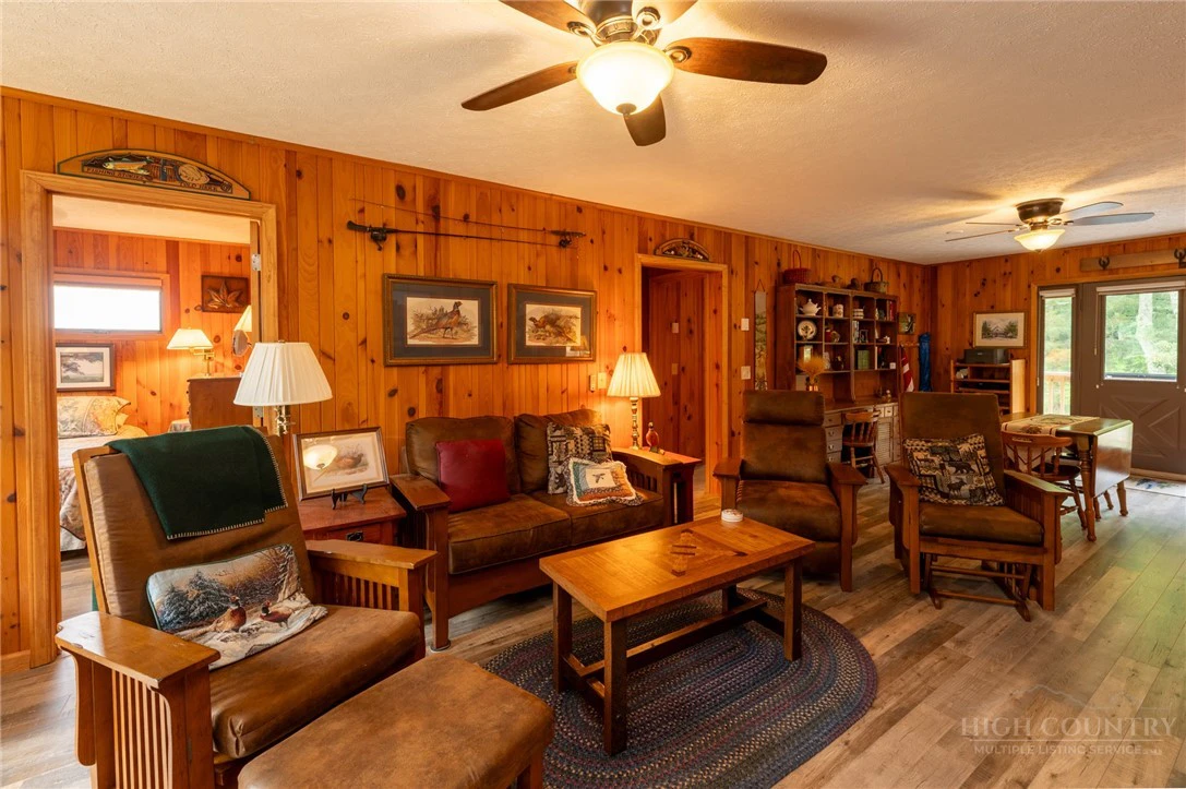 Image number 18 for the current listing