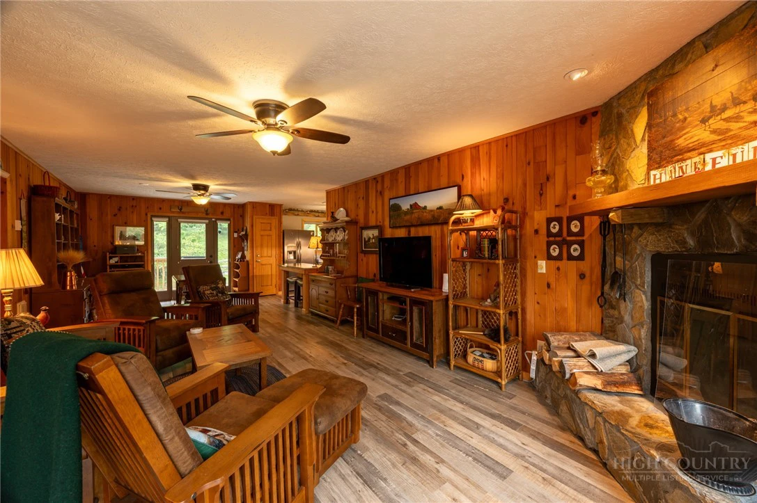 Image number 20 for the current listing