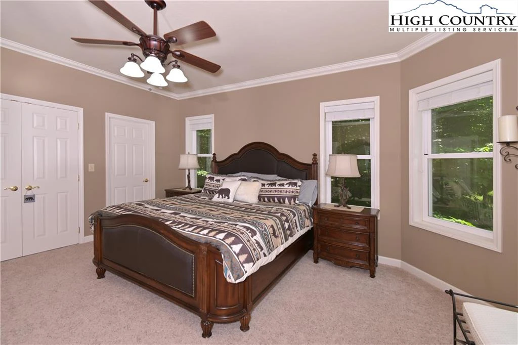 Image number 3 for the current listing