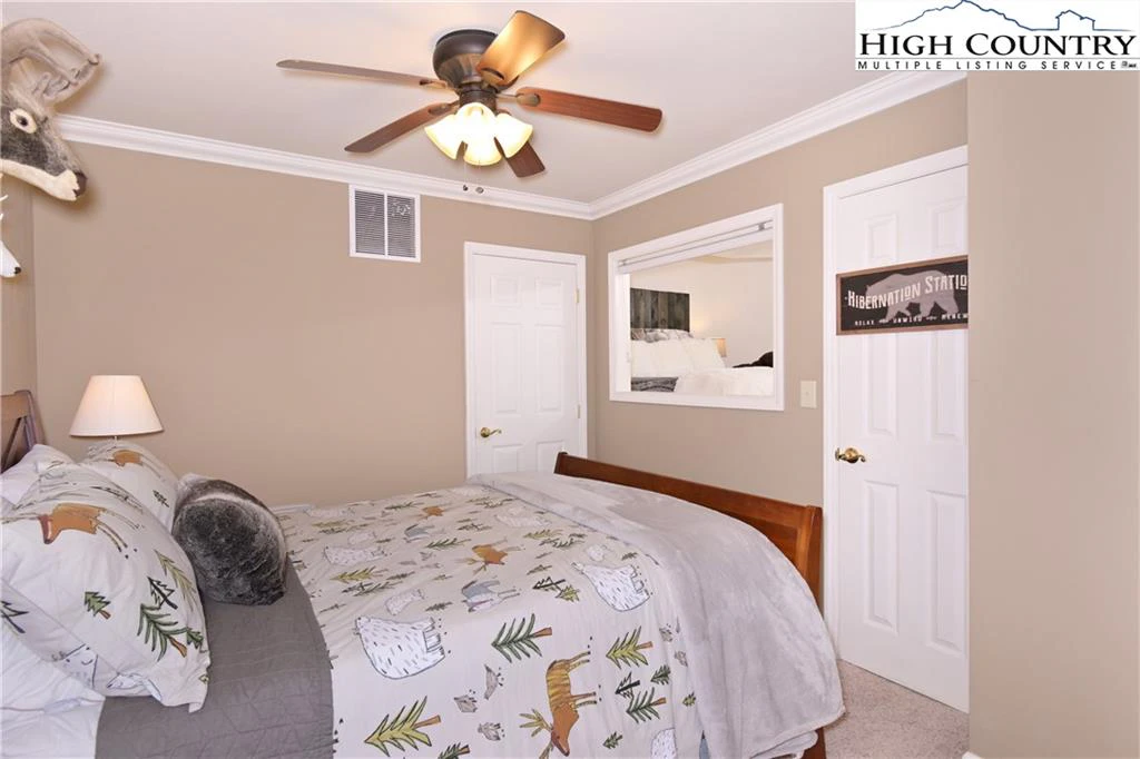 Image number 15 for the current listing