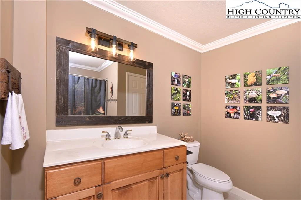 Image number 18 for the current listing